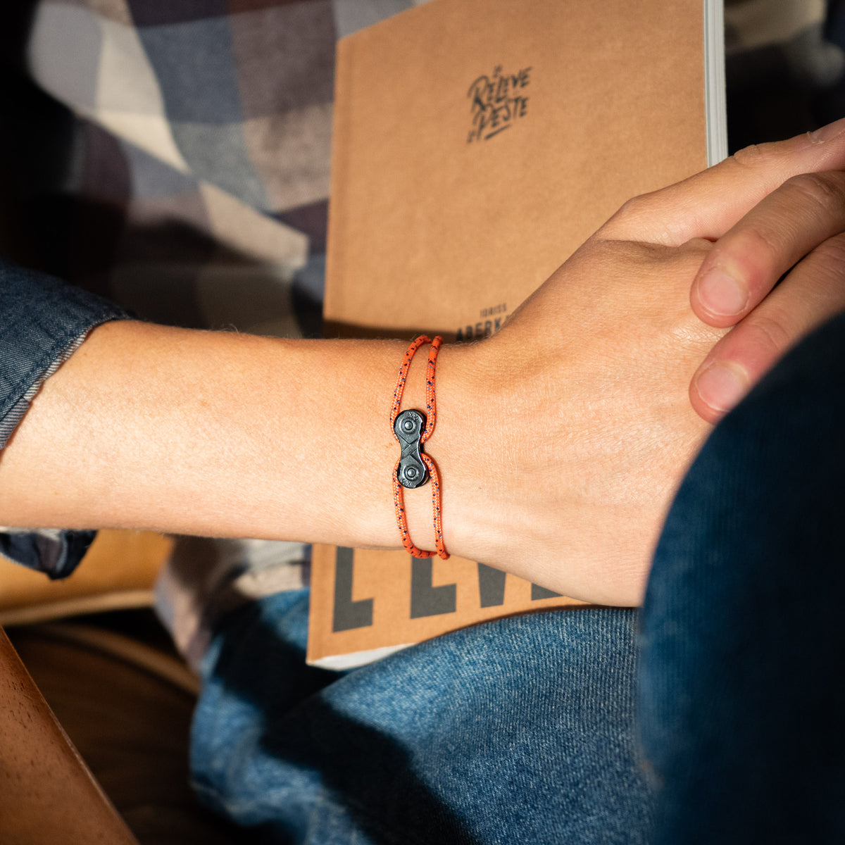 Upcycled bicycle chain bracelet orange-blue Ardennes