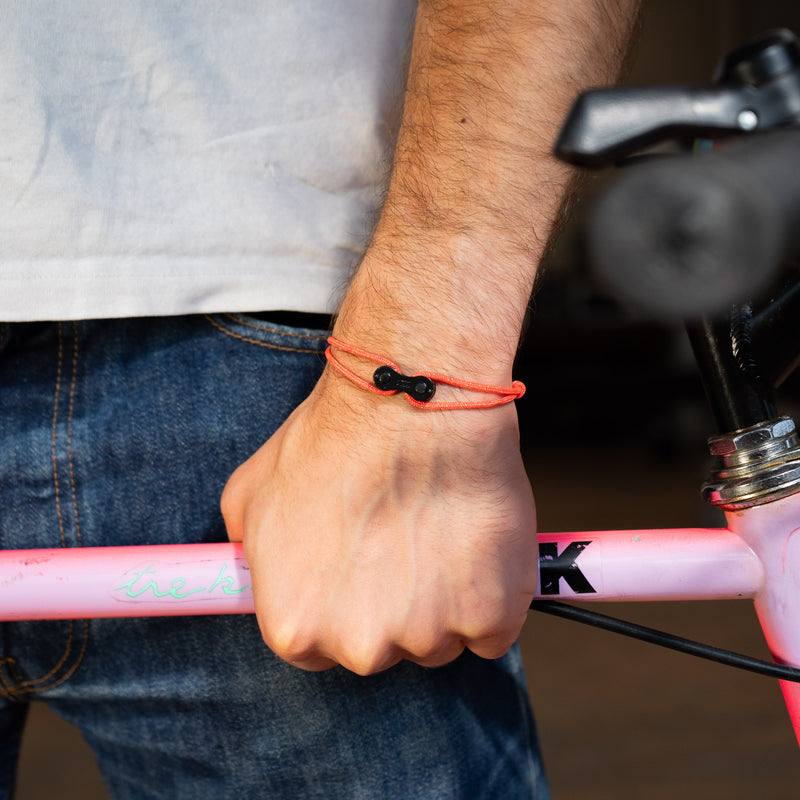 Bracelet upcyclé chaîne de vélo rose Pyrénées