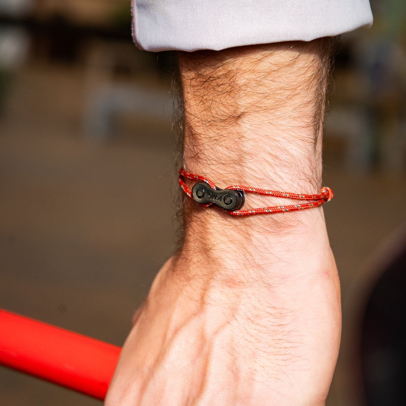 Bracelet upcyclé chaîne de vélo rouge Jura