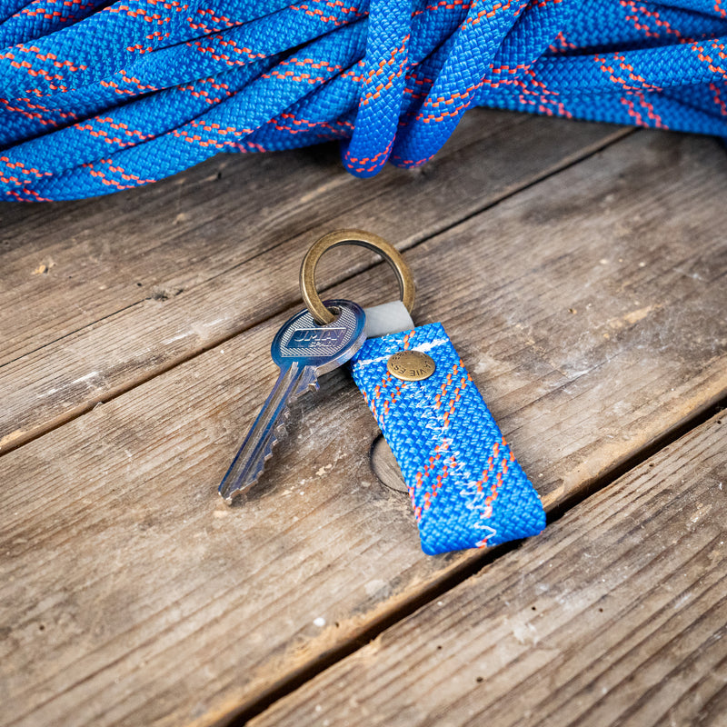 Blue and pink climbing rope Keychains with one key