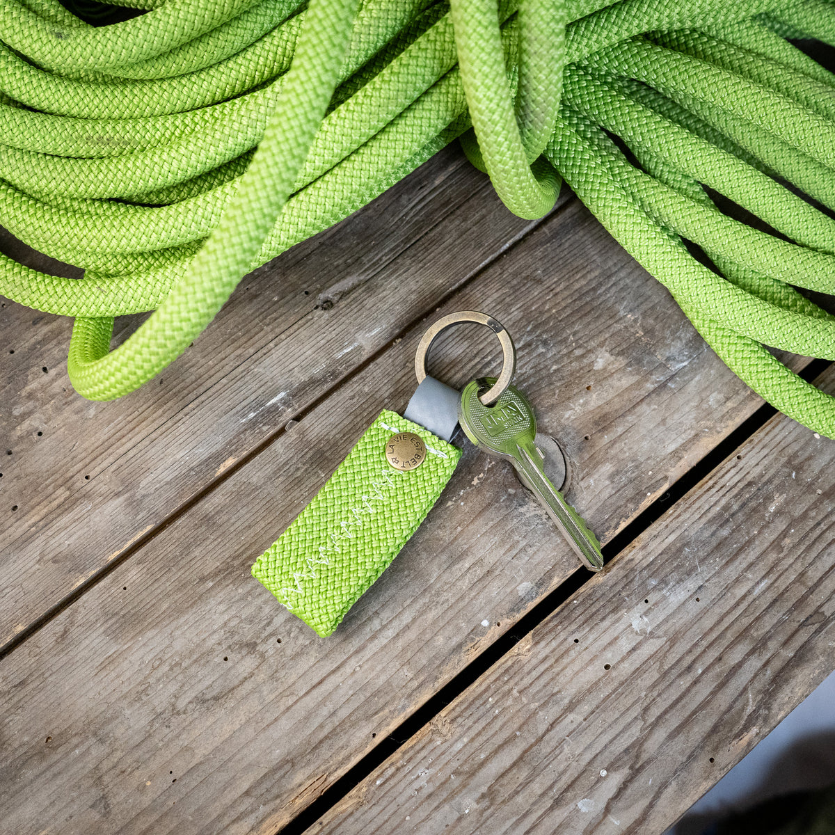 Porte-clés en corde d'escalade de couleurs vert claire avec une clés
