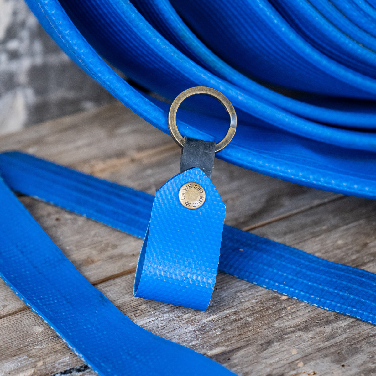 Porte-clés en lance à incendie de couleur bleu