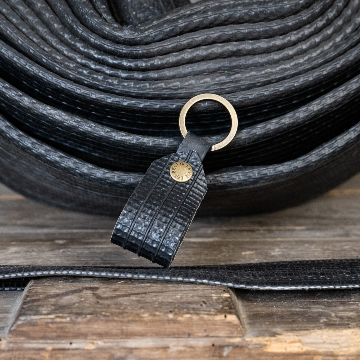 Porte-clés en lance à incendie de couleur noire