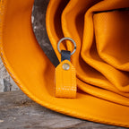Porte-clés en lance à incendie de couleur orange