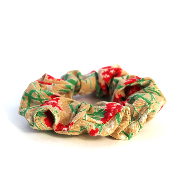 Upcycled red flower scrunchie - Wimereux